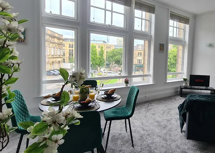 Royal Retreat Harrogate - Free Parking Nearby Ultra Fast Wifi
